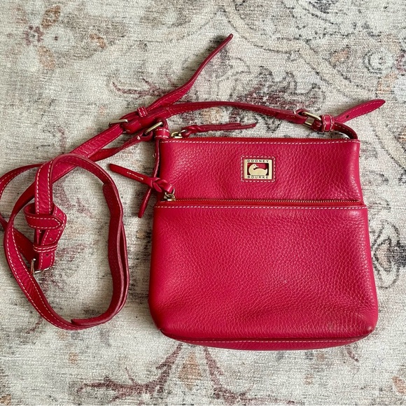 Dooney & Bourke Dillen Letter Carrier Letter Crossbody Bag Strawberry Pink - Picture 1 of 8